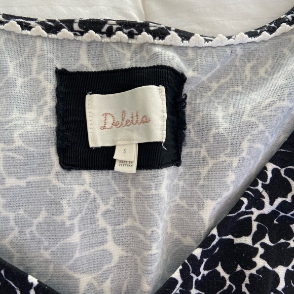 Deletta Black Dress with Leaf Print – Flare & Flattering Shape - Picture 5 of 5